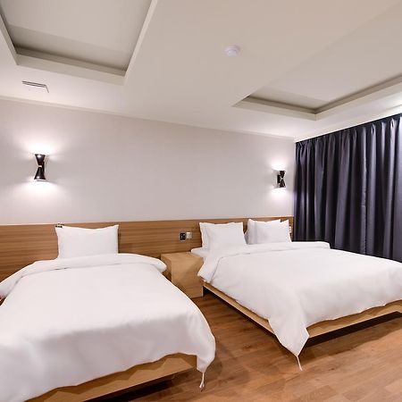 M Hotel Seoul Bagian luar foto