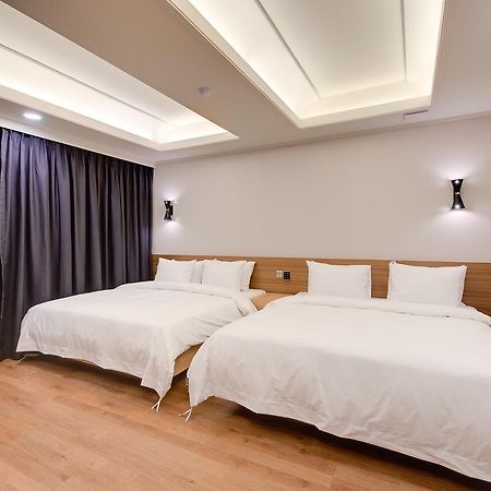 M Hotel Seoul Bagian luar foto