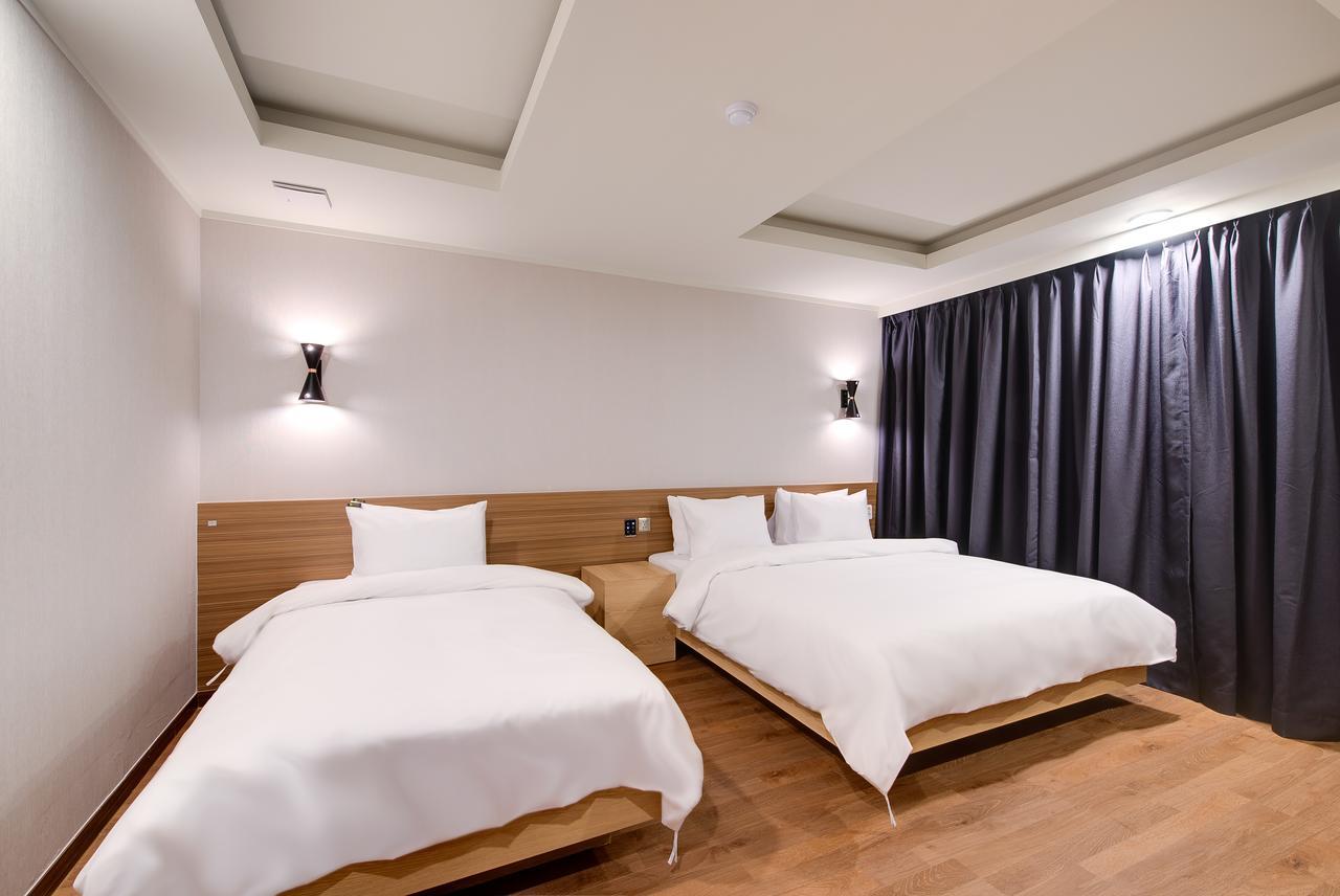 M Hotel Seoul Bagian luar foto