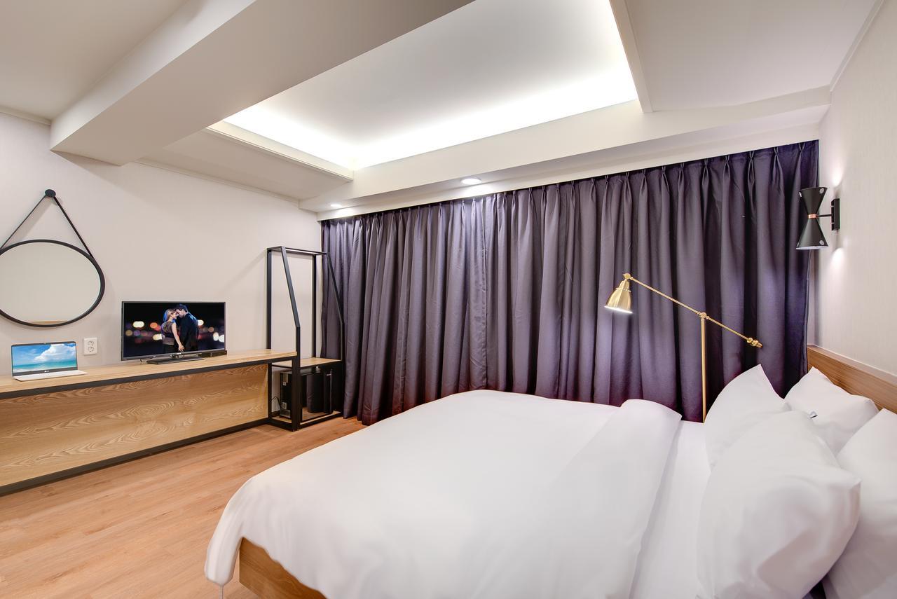 M Hotel Seoul Bagian luar foto