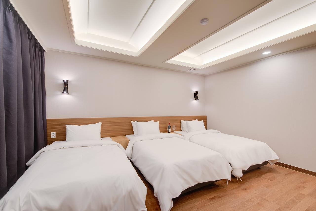 M Hotel Seoul Bagian luar foto