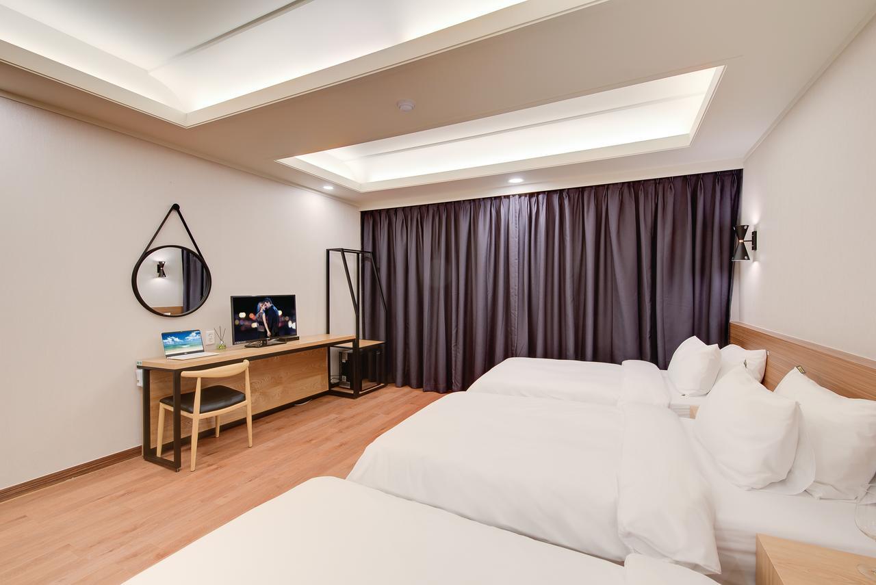 M Hotel Seoul Bagian luar foto