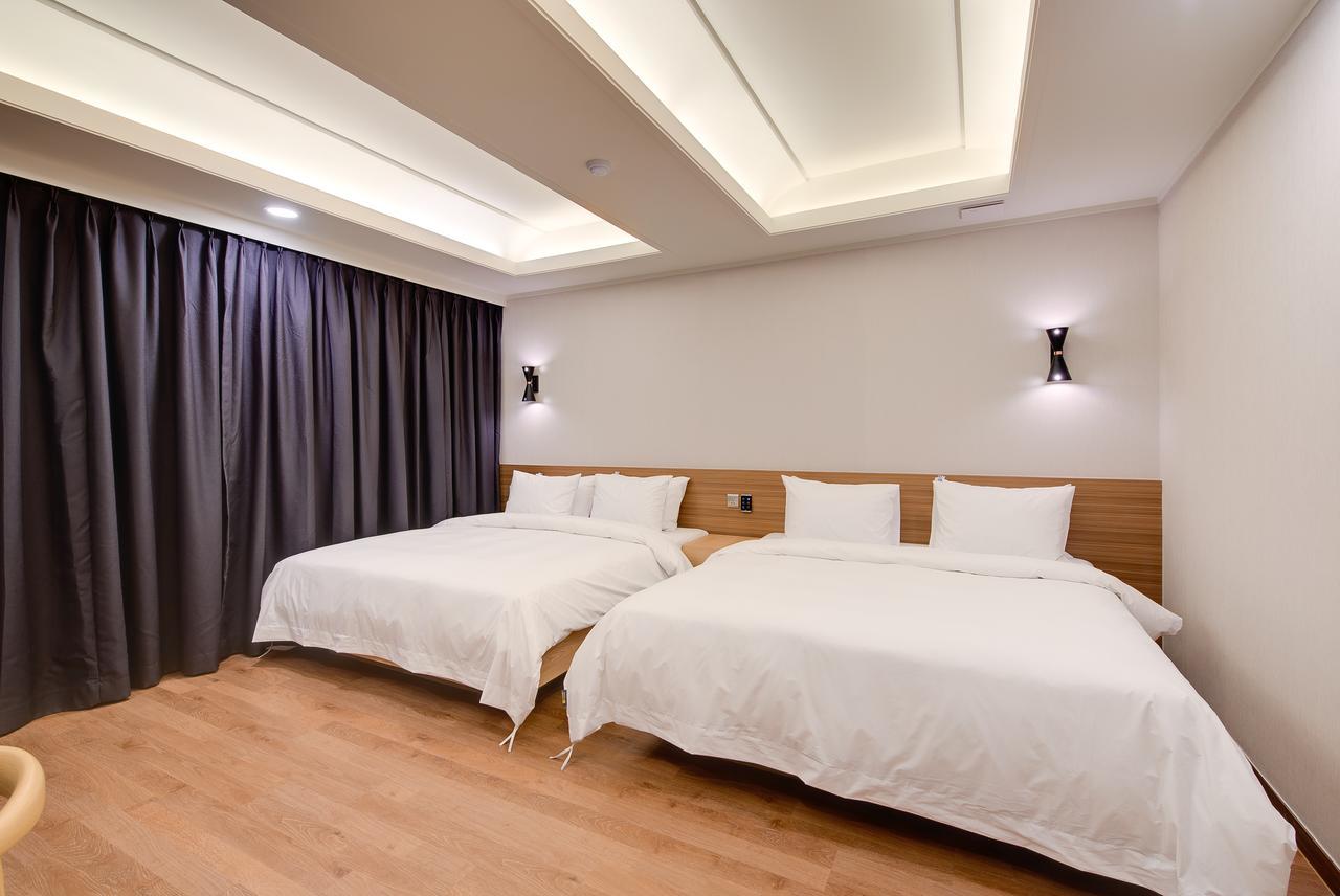 M Hotel Seoul Bagian luar foto