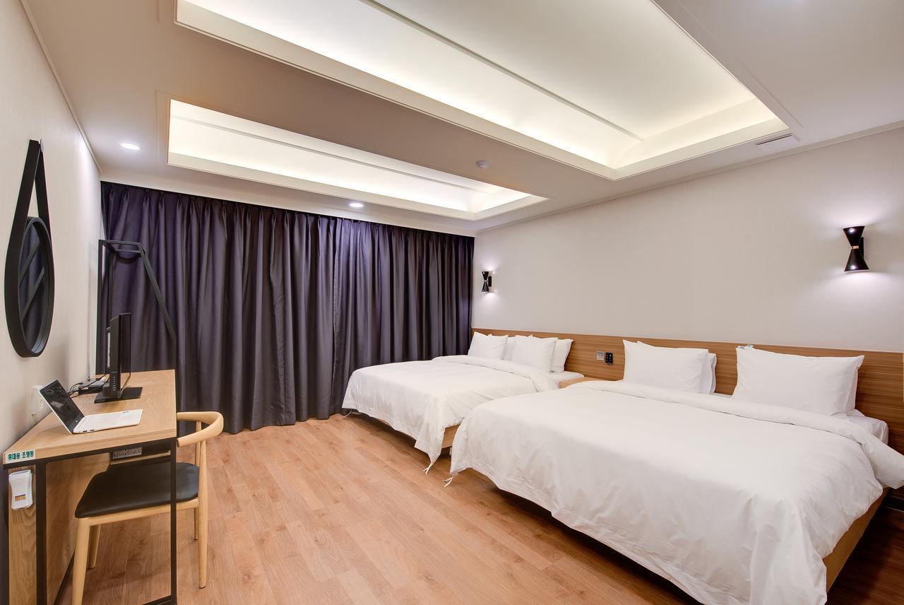 M Hotel Seoul Bagian luar foto
