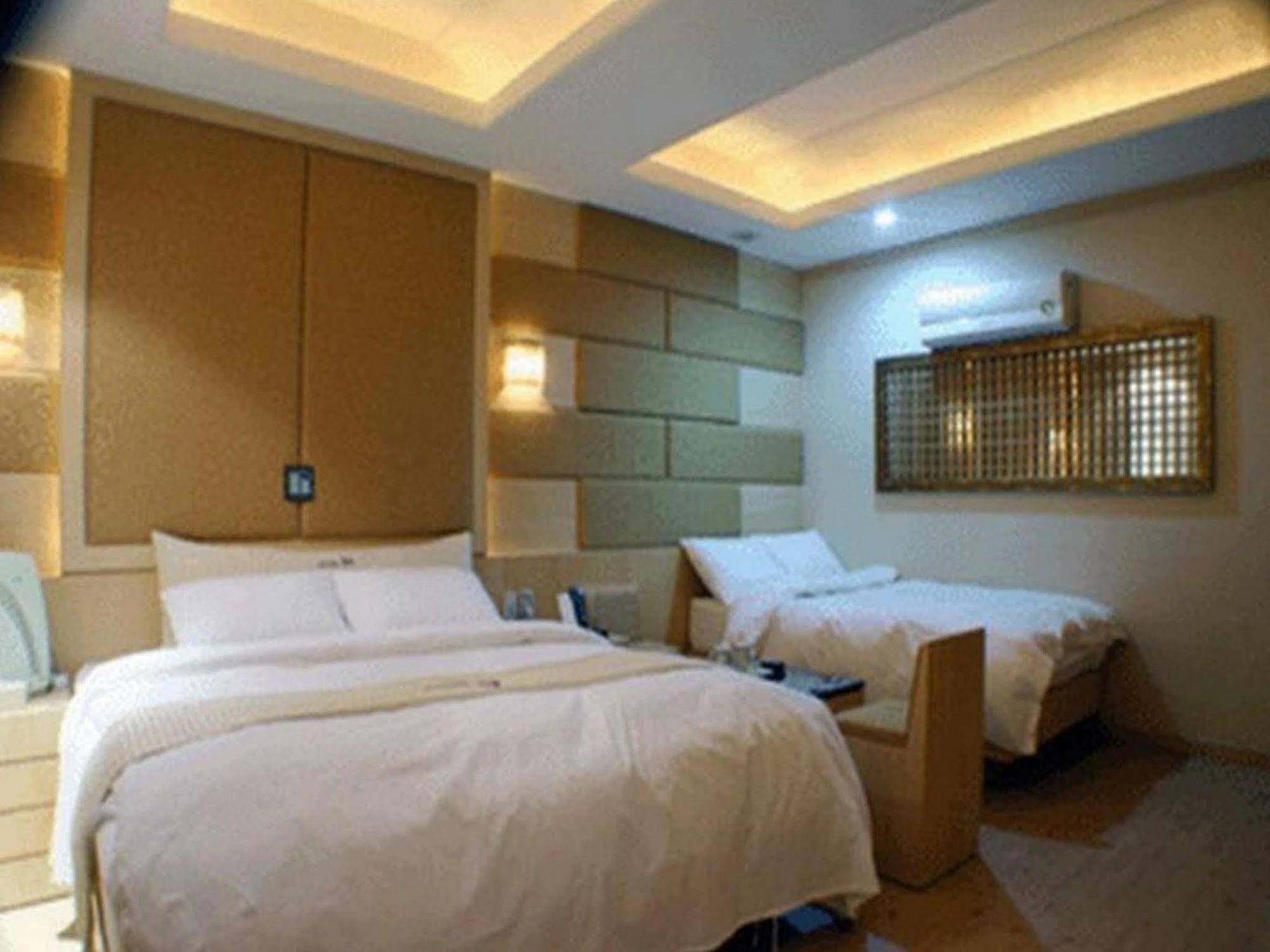 M Hotel Seoul Bagian luar foto