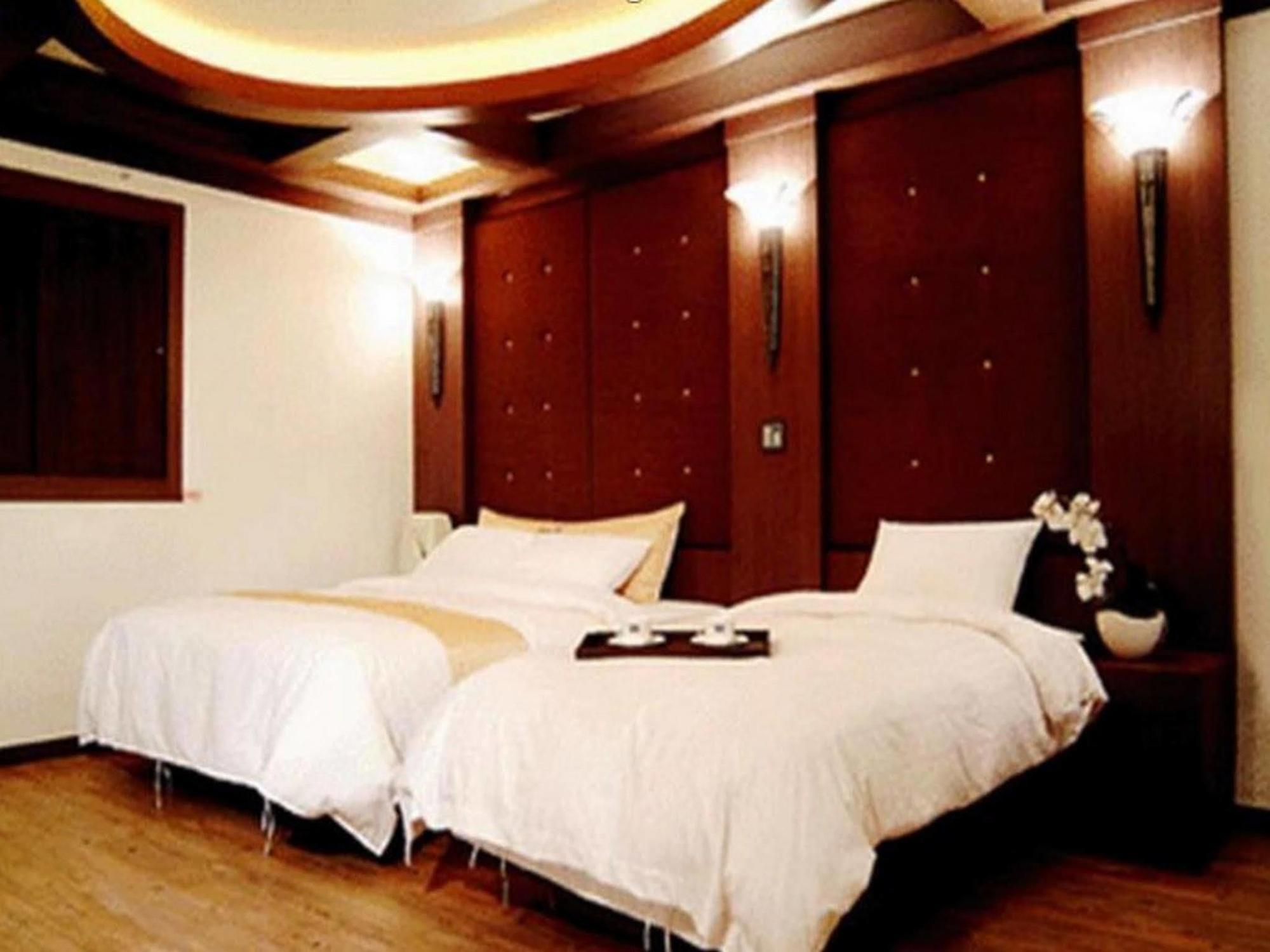 M Hotel Seoul Bagian luar foto