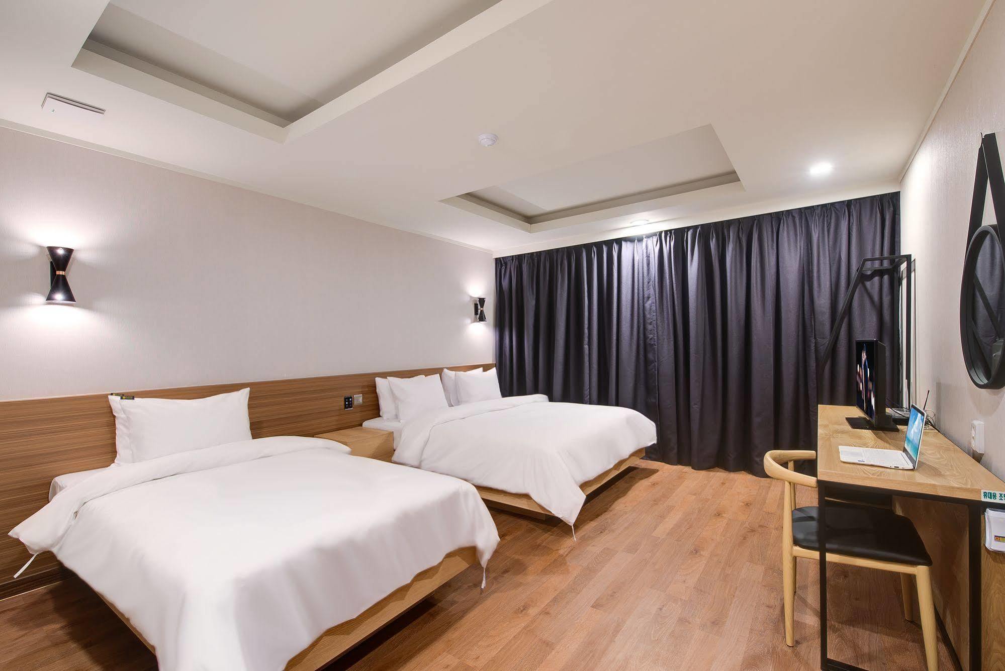 M Hotel Seoul Bagian luar foto
