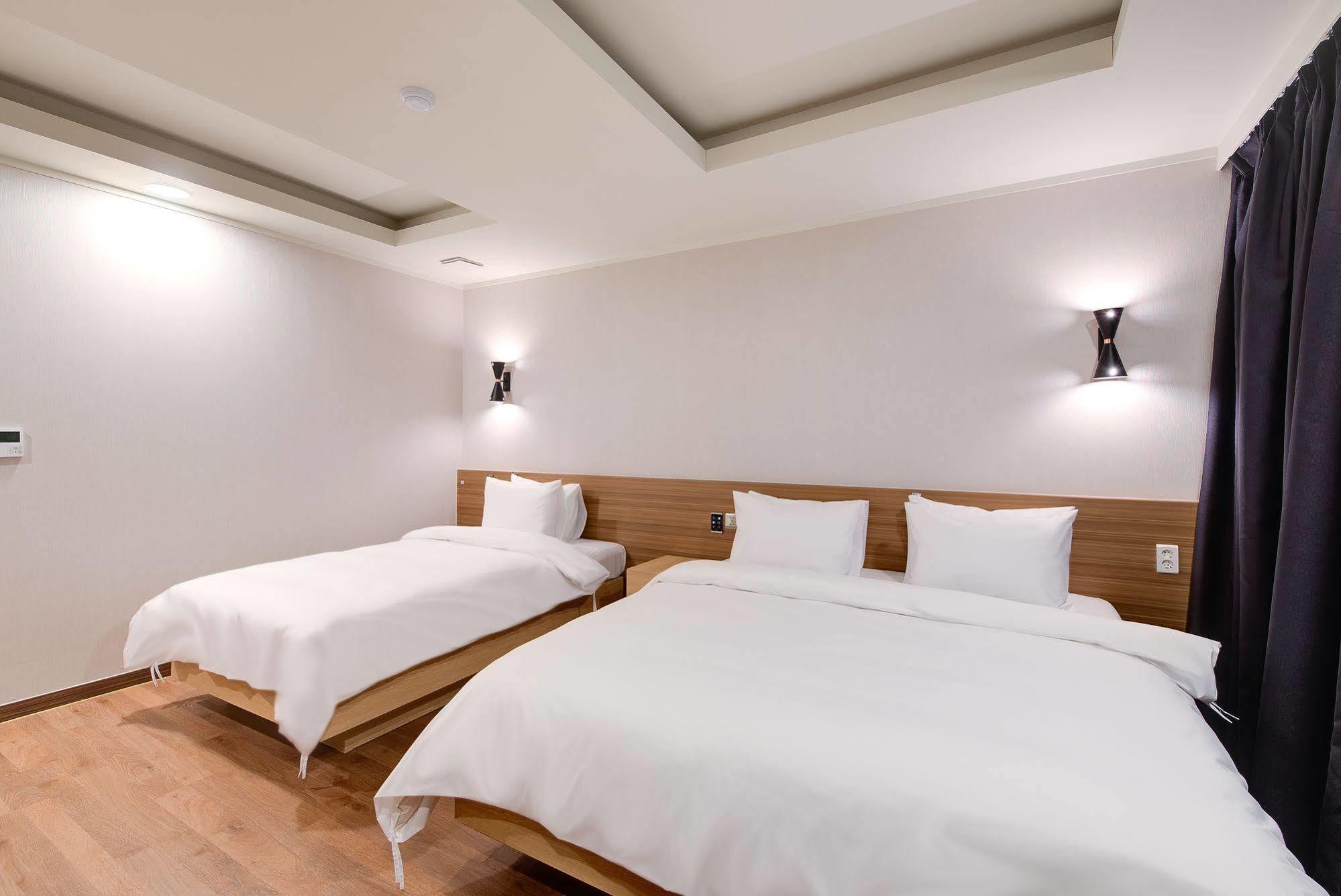 M Hotel Seoul Bagian luar foto