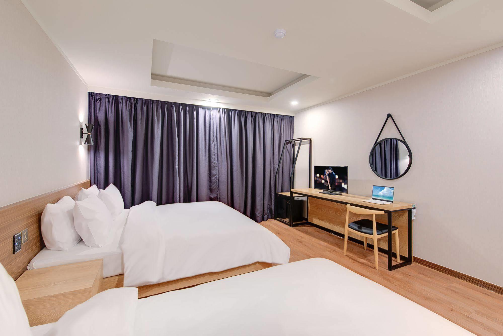 M Hotel Seoul Bagian luar foto