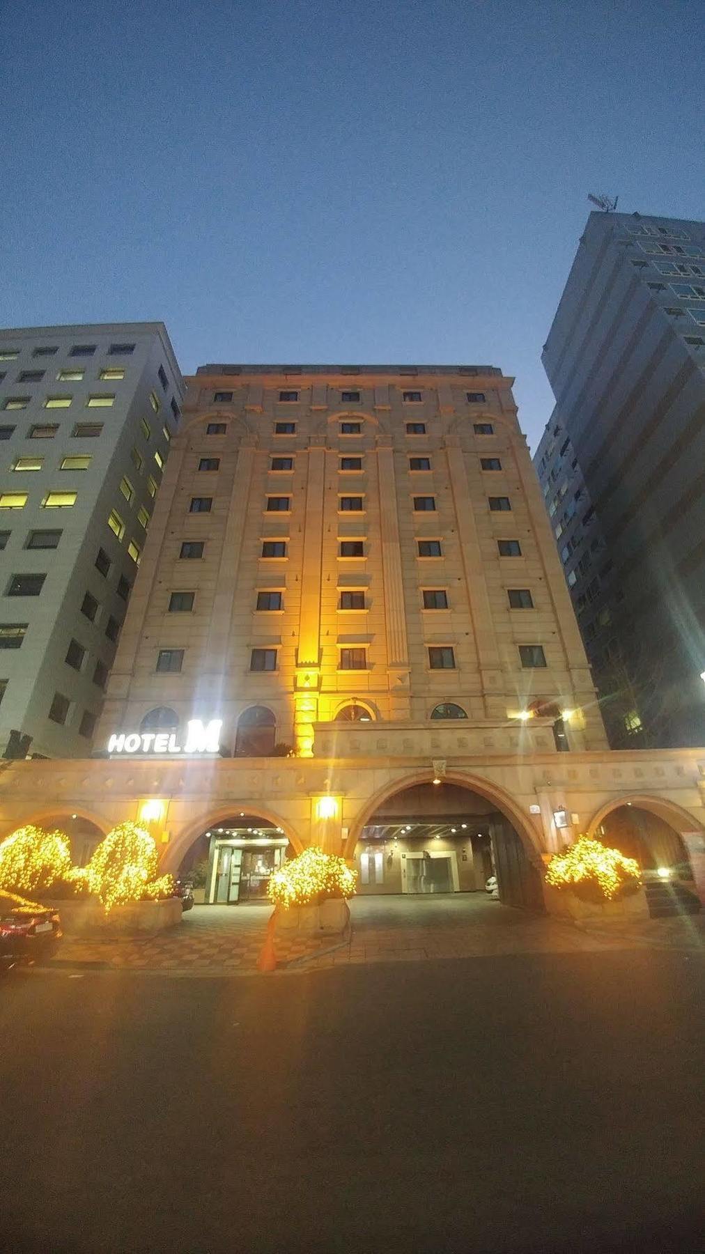 M Hotel Seoul Bagian luar foto