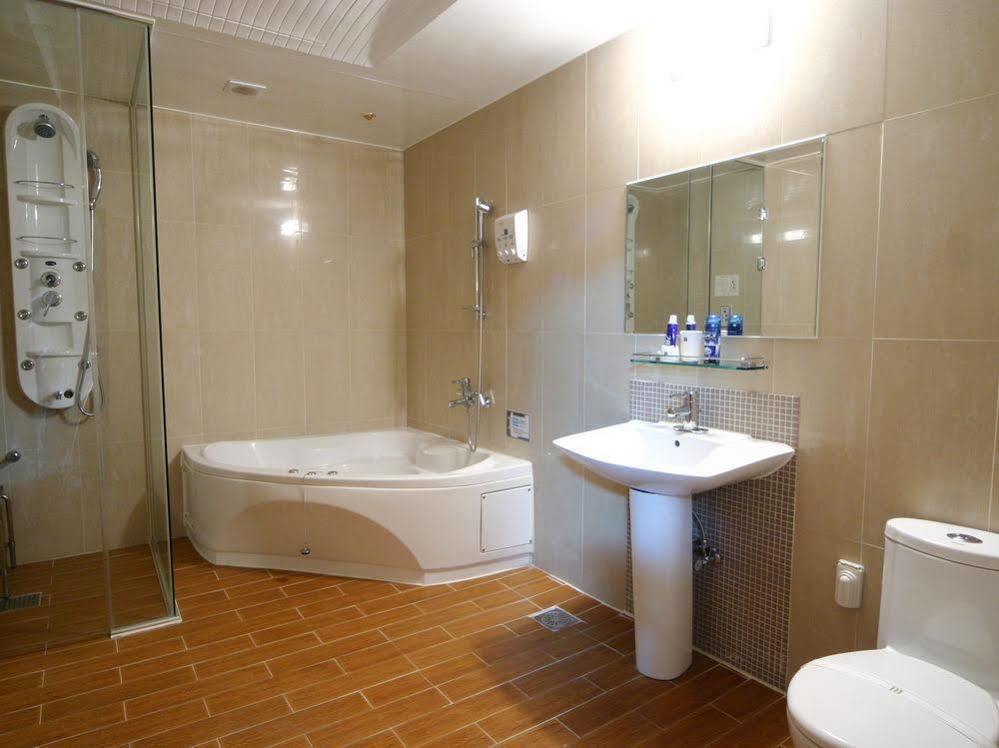 M Hotel Seoul Bagian luar foto