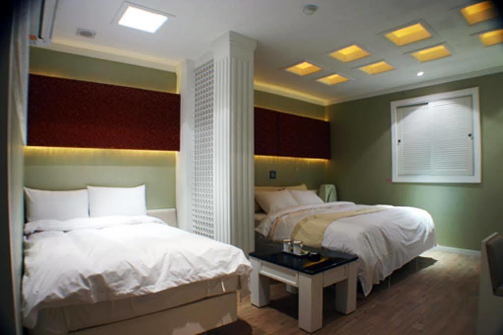 M Hotel Seoul Bagian luar foto