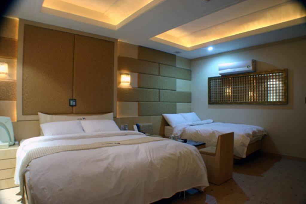 M Hotel Seoul Bagian luar foto