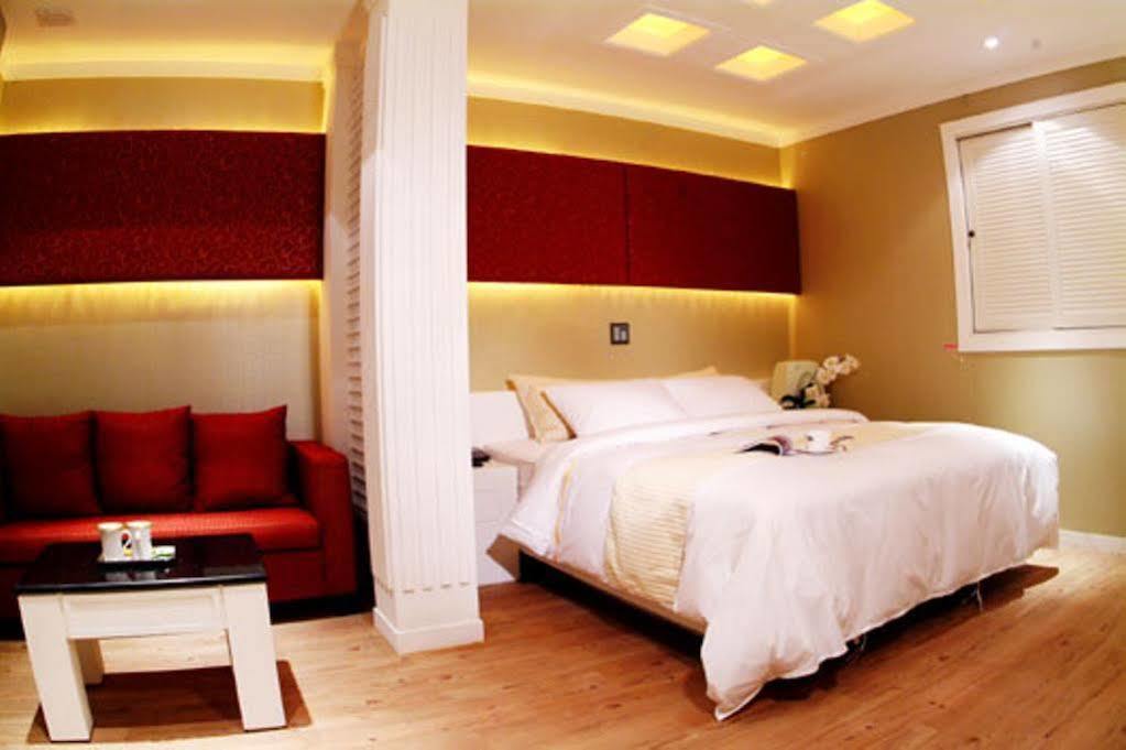 M Hotel Seoul Bagian luar foto
