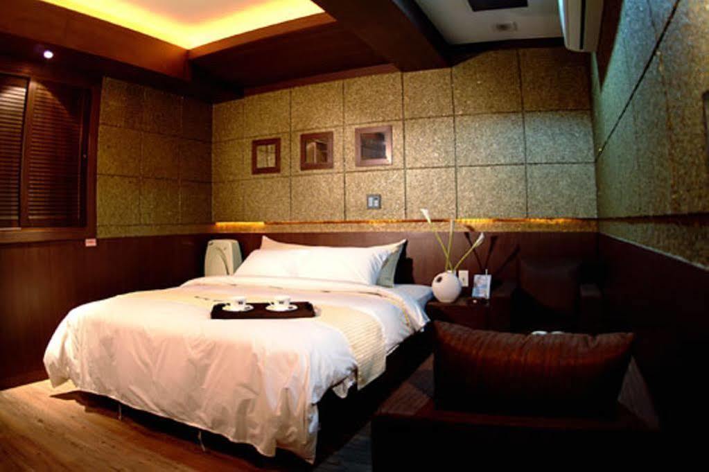M Hotel Seoul Bagian luar foto
